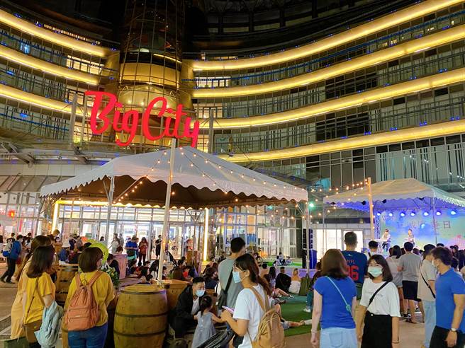 让消费者期待的第8届巨城「新復古野餐音乐节」将于26、27日连续两天登场。（巨城提供／陈育贤新竹传真）