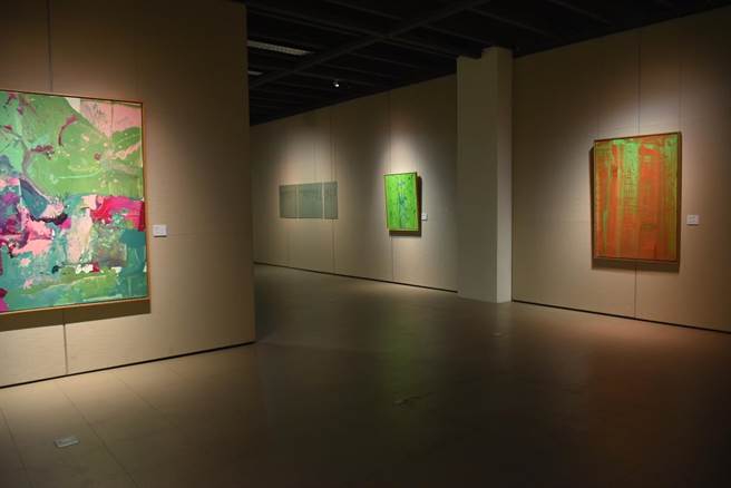 「忆江南－风景旧曾谙 李磊的诗性与抽象艺术」展在佛陀纪念馆展出。（柯宗纬摄）