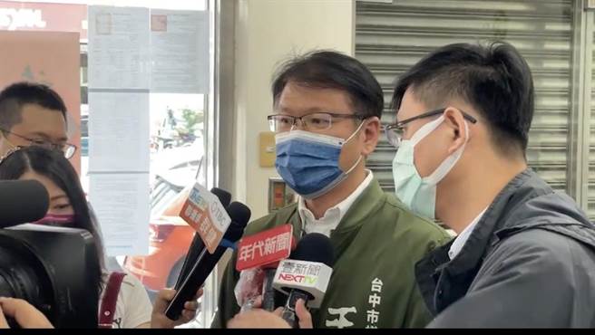 王立任则单枪匹马前往市党部登记，强调依实力原则可能得到更多当选席次。（市议员王立任提供）