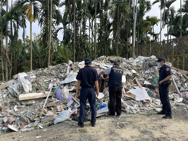 警方在南投市，查获违法倾倒废弃物。（民眾提供／廖志晃南投真）