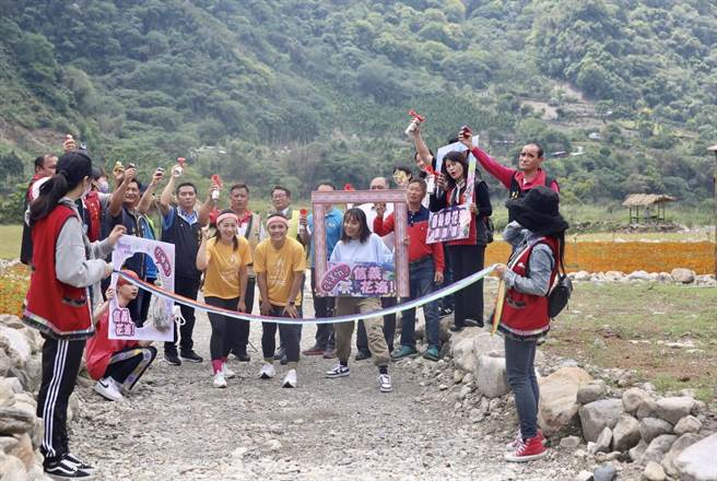 信義鄉濁岸花海及登高挑戰賽，21日揭開序幕。（信義鄉公所提供／廖志晃南投真）
