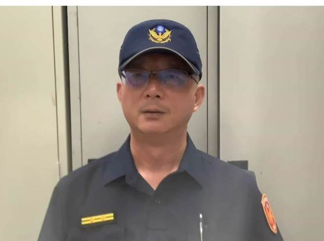 保七总队庄姓中队长 （见图）19日晚间，把自己锁在局内枪械室，扬言以激烈手段申冤。（读者提供／张妍溱台中传真）