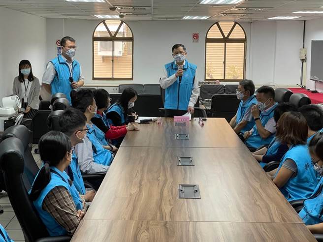 蘆洲區公所於今（21日）上午，由區長莊茂坤主持揭牌典禮，設立「新北市蘆洲區工業及服務業普查所」。（蘆洲區公所提供）