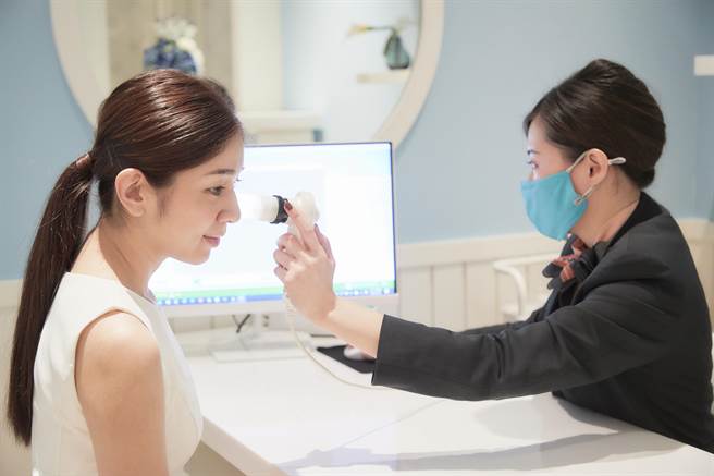 东森自然美「极光水音波专案」，透过专业肌肤检测，客制化专属高科技SPA保养。（东森自然美提供）