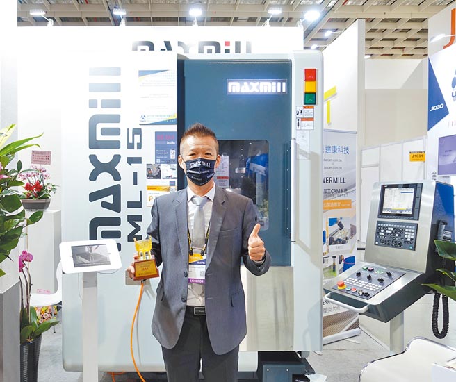 仕元ML15铣车复合机，此次在「TIMTOS × TMTS 2022」受到各界好评。图／黄俊荣