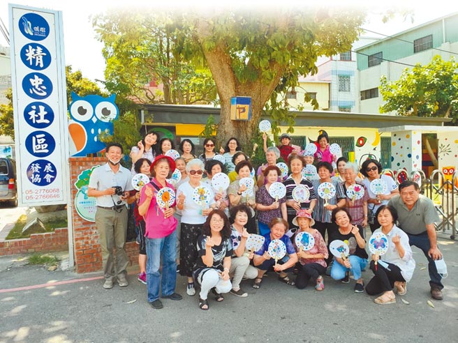 嘉义市东区圳头里精忠社区居民参与活动而凝聚情感。（精忠社区发展协会提供／廖素慧嘉市传真）