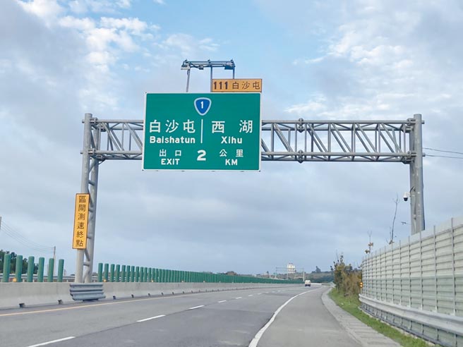 台61線西濱快速公路苗栗縣通霄路段間測速系統，2月16日恢復執法迄今滿1個月，苗栗縣警察局統計，1個月以來交通事故下降2成。（苗栗縣警察局提供／李京昇苗栗傳真）