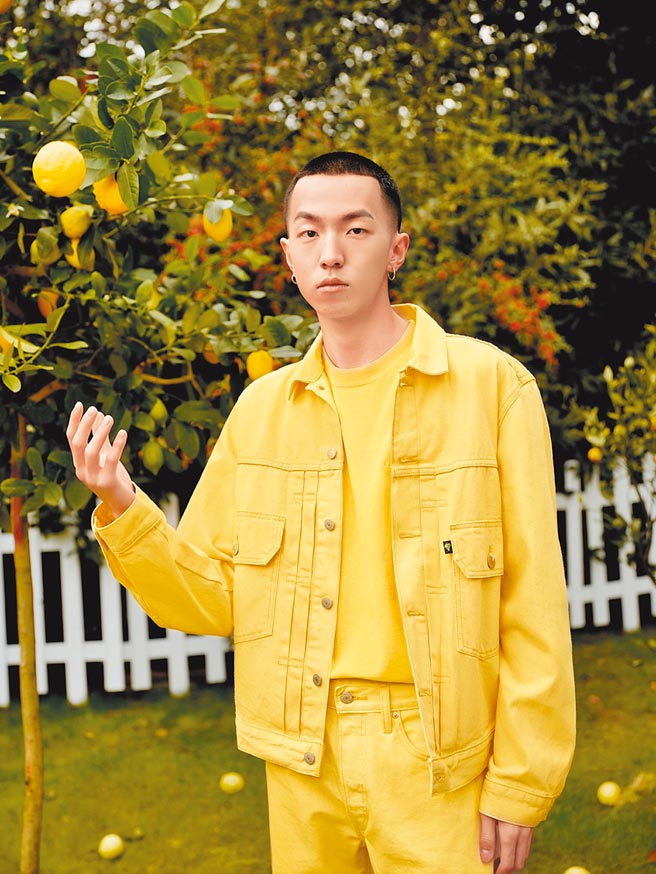 Levi’s出大势色服装，明亮柠檬黄为初春增添活力气息。（Levi’s提供）