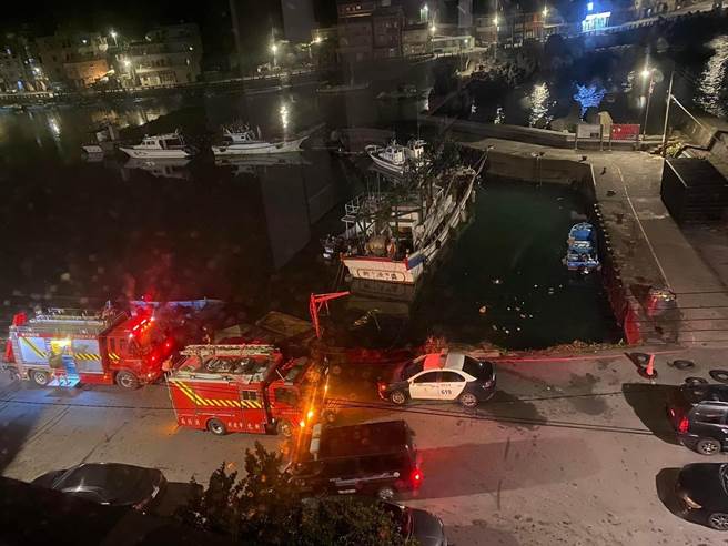 瑞芳软丝公园潜水客失联，警、消、海巡动员搜寻。（翻摄画面）