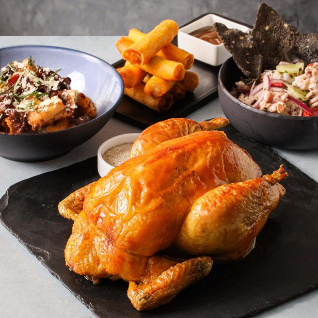 （晶华「Paul Lee x TRH 米其林分享餐」，主食「香烤手扒玉米鸡」，可供四人分享，外带每套2,980元。图／台北晶华酒店）