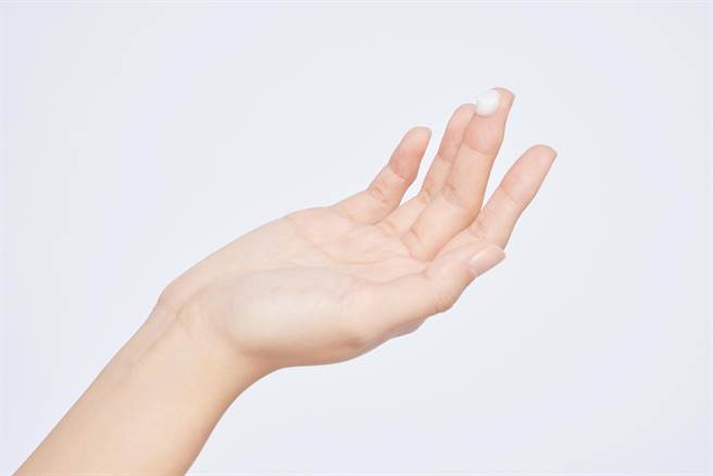 益菌生保濕彈潤輕乳霜質地。（dermaAngel護妍天使提供） 