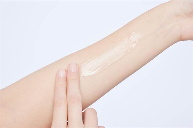 益菌生保濕舒緩水凝露質地。（dermaAngel護妍天使提供）