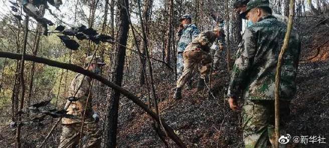 大陸東航墜機，專家：重中之重是找到黑盒子。圖為廣西藤縣墜機事故救援前方臨時指揮部。（新華社）