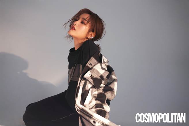 總是往前衝的王淨學會踩煞車讓自己休息與充電。（COSMOPOLITAN提供）