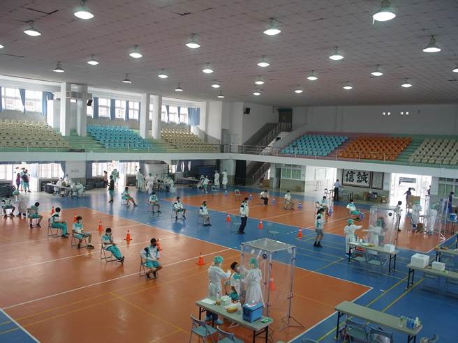 云林县北港高中师生PCR全阴，22日快筛，23日停课清消。（张朝欣摄）