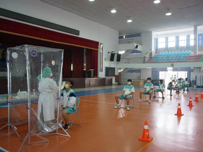 云林县北港高中师生PCR全阴，22日快筛，23日停课清消。（张朝欣摄）