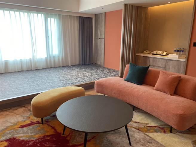 疫情受到控制，民眾把握假期出門踏青，清明4天連假將至，花蓮旅館、民宿連假前2日住房率均突破8成5。（羅亦晽攝）