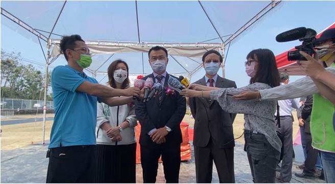 农委会主委陈吉仲表示，国内农渔牧产品未来六个月内都供应无虞。（冯惠宜摄）