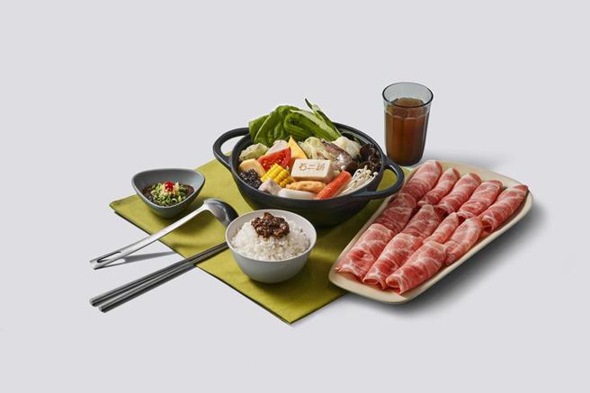 （凭家乐福、大润发、爱买、大鲁阁发票到「石二锅」，消费满额送上选猪肉一份。图／王品集团提供）