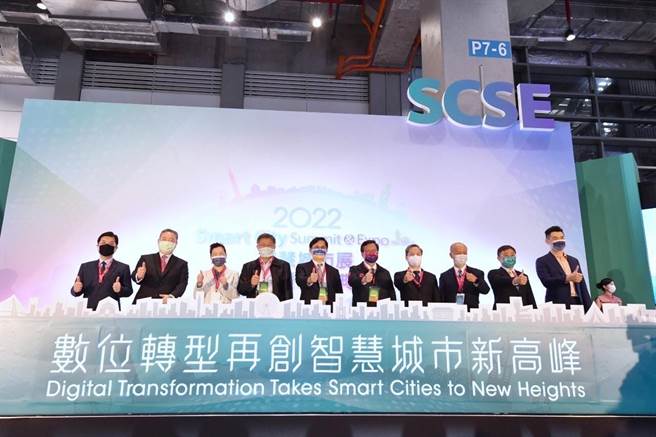 桃園市長鄭文燦（左六）。（台北市政府提供／張立勳台北傳真）