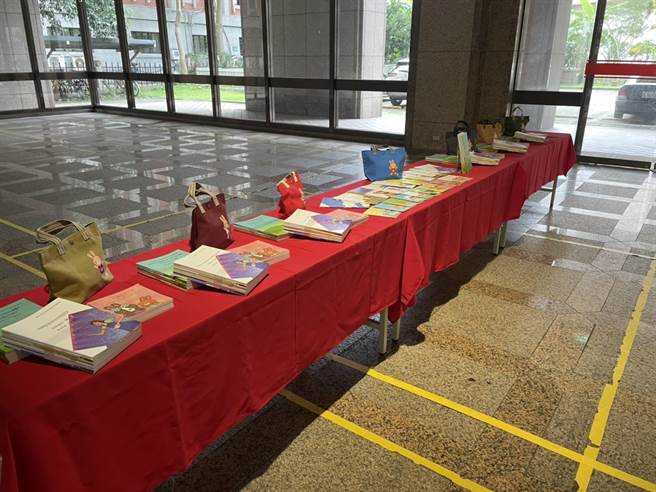 教育部研发出3套新住民母语教材，供新住民及孩子共读使用。（教育部提供／林志成台北传真）