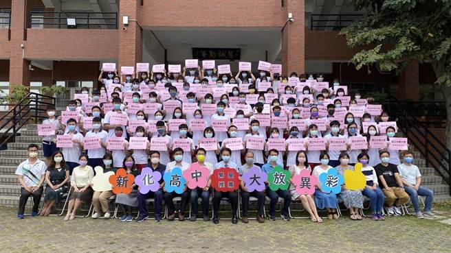 大学繁星放榜，新化高中90人录取，43人录取国立大学。(新化高中提供／曹婷婷台南传真)