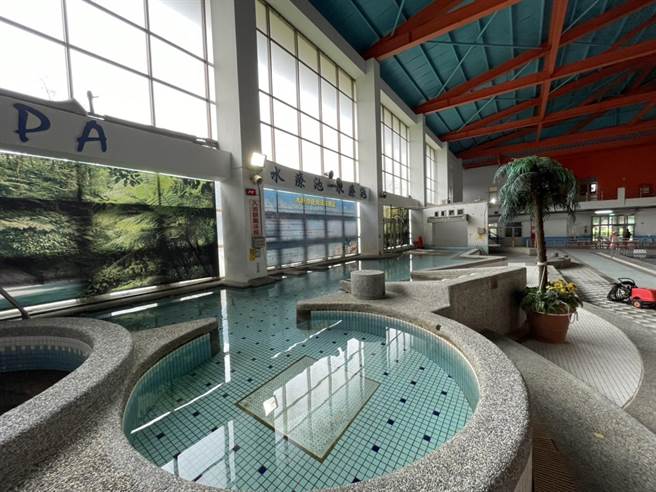 镇立游泳池内有各式温水SPA水疗池、儿童池、烤箱等设施。（竹南镇公所提供／李京升苗栗传真）
