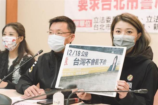 顏若芳去年11月設置的公投看板遭人二度破壞，士林地檢署偵結，依毀損罪起訴並聲請簡易判決處刑 。（顏若芳辦公室提供）