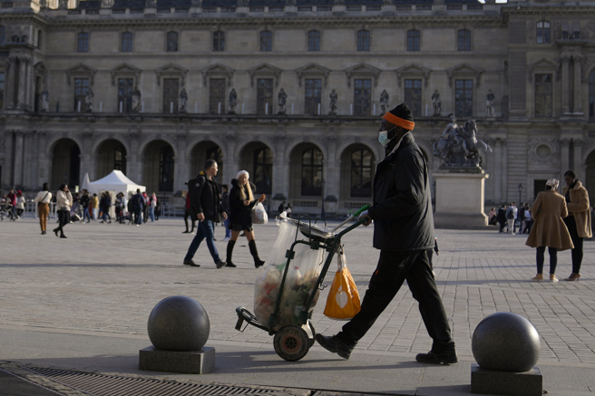 种种因素酿成「完美风暴」，西欧的COVID-19确诊病例再度攀升。(图／美联社)