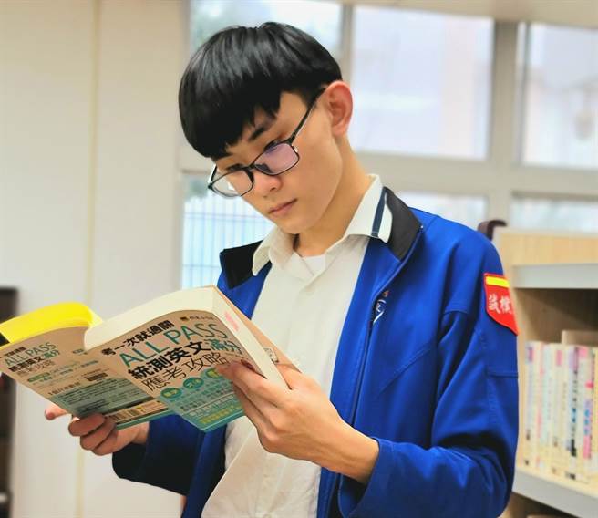 国立台东高商观光事业科3年级的古兆峻多益获790分。（蔡旻妤摄）