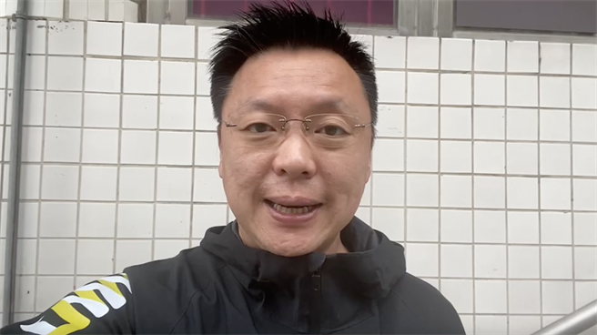 对此，赵天麟驳斥是假议题，并强调主委是公共财，已安排26日在市党部架摄影棚，欢迎所有参选人一同合照、接受推荐。（柯宗纬翻摄）