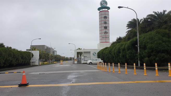 長生電力桃園海湖電廠，因近期要將機組汰舊換新，再度引起民眾爭議。（陳夢茹攝）