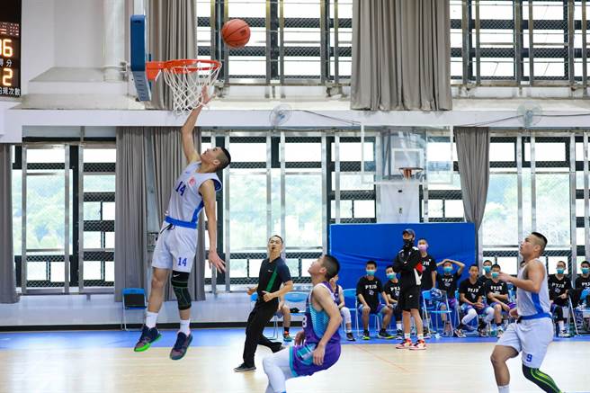 今年展望會啟動「籃海計畫」，不僅與鳳中籃球隊合作，更於宜蘭、台東為所服務的青少年成立籃球隊。（展望會提供／林良齊台北傳真）