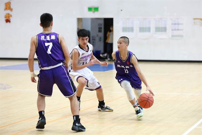 今年展望會啟動「籃海計畫」，不僅與鳳中籃球隊合作，更於宜蘭、台東為所服務的青少年成立籃球隊。（展望會提供／林良齊台北傳真）