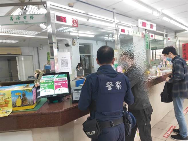 桃園市龜山區45歲陳姓男子在臉書認識正在國外打仗的陌生女軍官，差點匯款3000美金給詐騙集團。（翻攝照片）