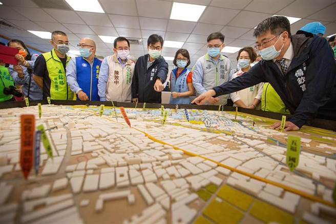 针对大林蒲迁村，政府抛出计画书草案，但房屋、土地补偿细节仍让部分居民不满，甚至对未来物价上涨带来的迁村负债感到恐慌。（本报资料照片，袁庭尧摄／袁庭尧高雄传真）