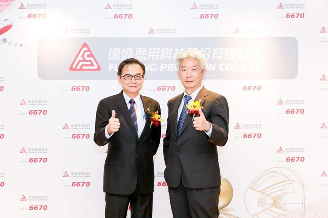 （復盛應用董事長李亮箴（右）、總經理江慶生（左）率領團隊，在高爾夫球頭製造商中處於領先地位。圖／富邦證券提供）