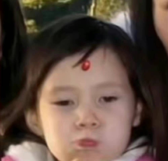 谷爱凌鼓着腮帮子做出搞怪表情。（图／取自陆网）