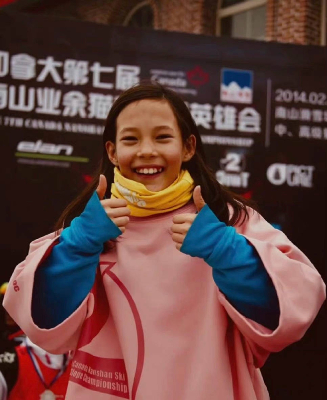 谷爱凌兴奋的表情透露她从小就爱上滑雪。（图／取自陆网）