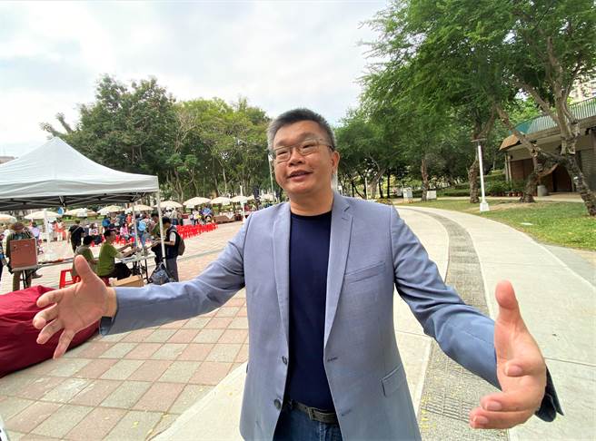 立法院副院長蔡其昌針對中火，重炮抨擊台中市長盧秀燕「市長換人空氣換新」政見跳票。（盧金足攝）