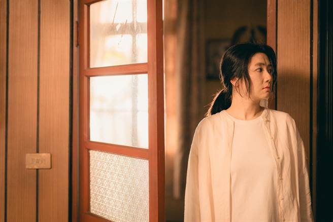 Selina在老宅撞鬼，意外发现惊人事实。（皮诺丘电影提供）