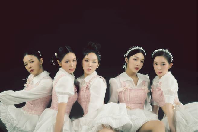 Red Velvet推出新專輯《The ReVe Festival 2022 - Feel My Rhythm》回歸。（愛貝克思提供）