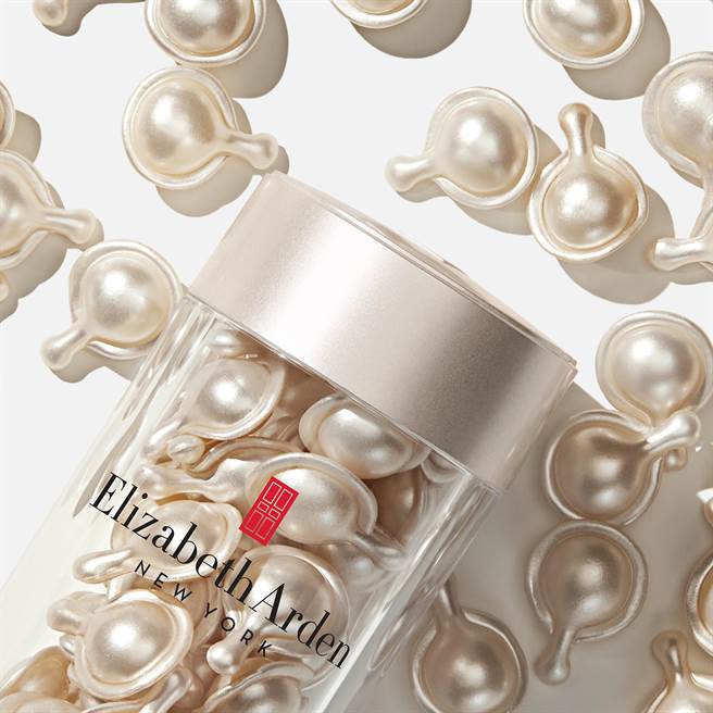 HA白金澎润保湿胶囊大容量90颗包装重磅上市。（伊丽莎白雅顿提供）