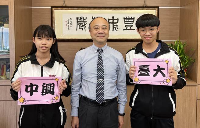 丰原高中校长罗瑞宏强调，该校今年是新课纲的首届，在学测数A偏难下，学生选填校系趋于保守，此次繁星推荐的升学表现创近年新高。(丰原高中提供)