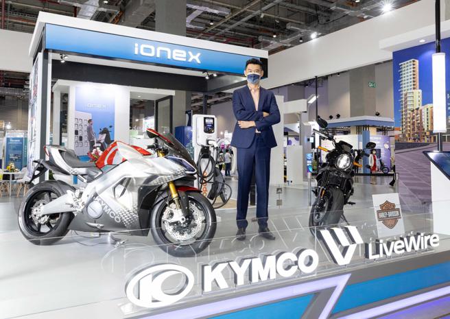 今年智慧交通展上，KYMCO光阳展出各种推动电动车的成果。（光阳提供）