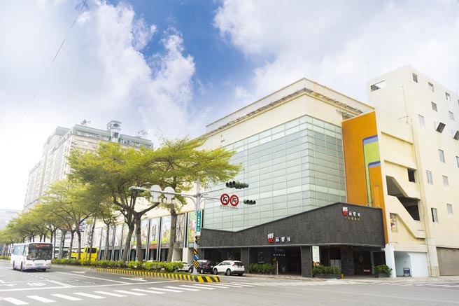 国产建材全省资产活化之一的台南「南风村」自营商场。图／国产建材实业提供