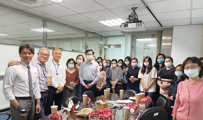 艾華定期舉辦員工餐敘，舒緩工作壓力。圖／業者提供