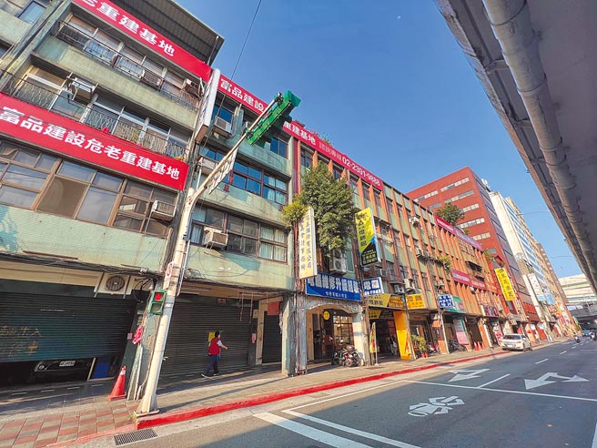 富品建设台北南京东路基地已整合完成，富品建设董事长曾富玮强调，为持续都更及危老案的进行，复合式方案更能有效解决民眾问题。图／傅秉祥