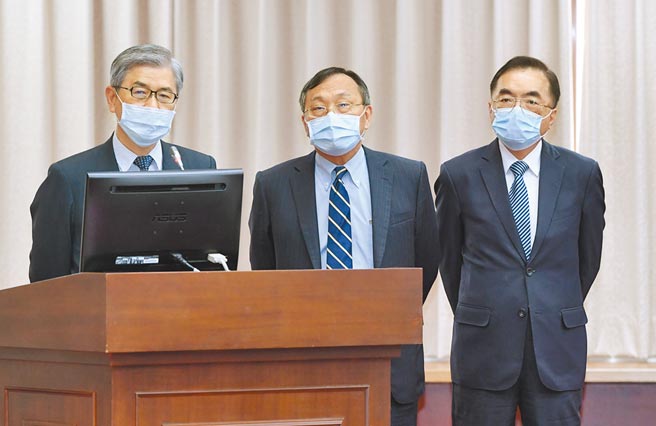 立法院财政委员会21日邀请金管会主委黄天牧（左一）出席。（王德为摄）
