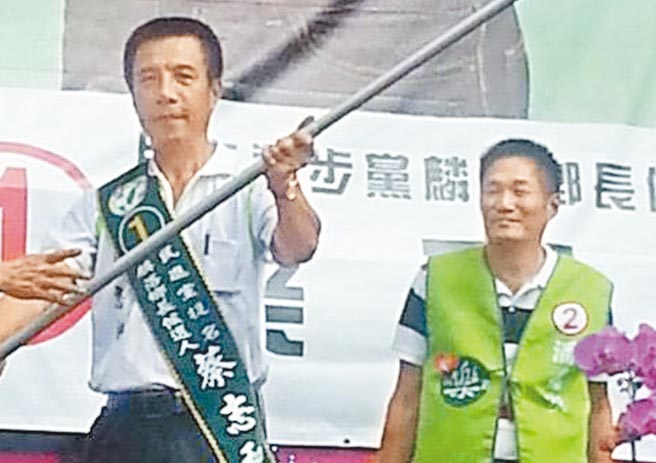 前屏东县麟洛乡长蔡志和（左）涉贪，去年畏罪潜逃，却在官司逆转后，于日前悄悄回台投案。（本报资料照）